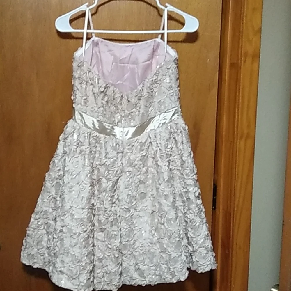 Dress - Picture 2 of 3